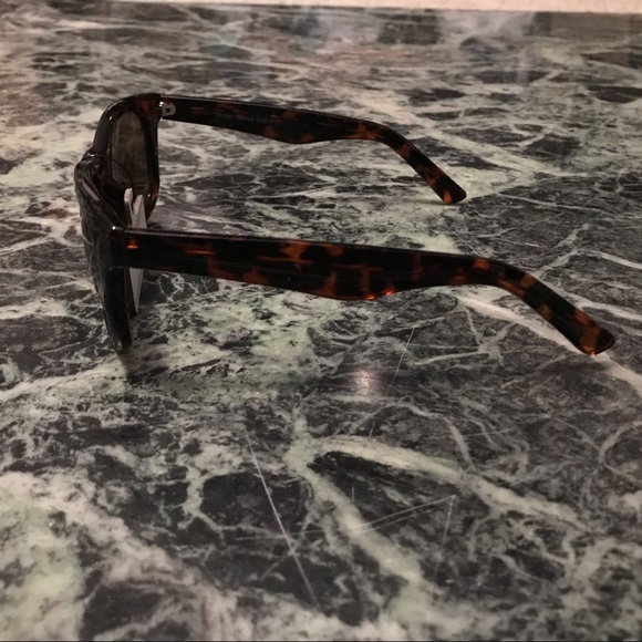 Foster Grant Men’s Tortoiseshell Sunglasses - Picture 4 of 7